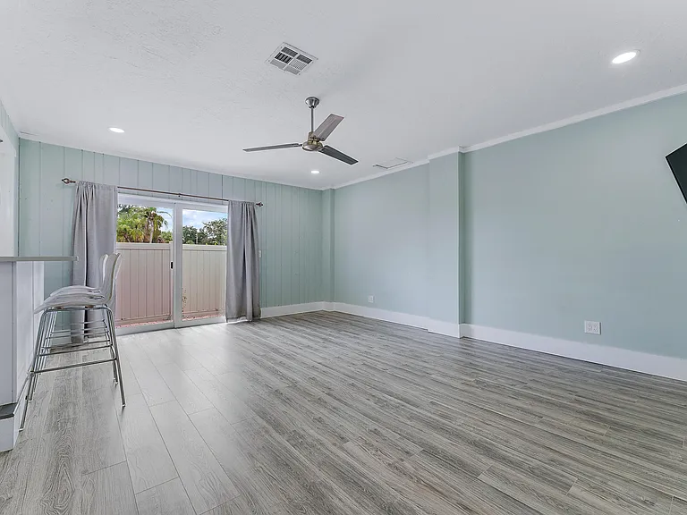 856 SW Rustic Cir — Photo 8