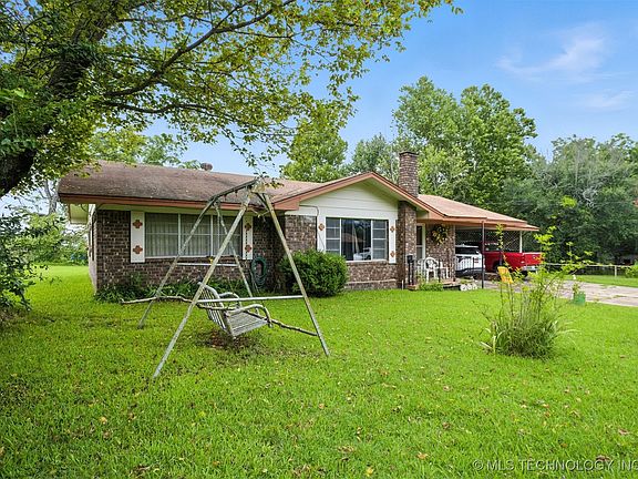 3rd image of 201 Main St