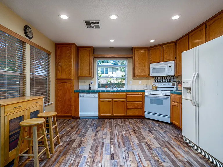 2277 Halsey Cir — Photo 4
