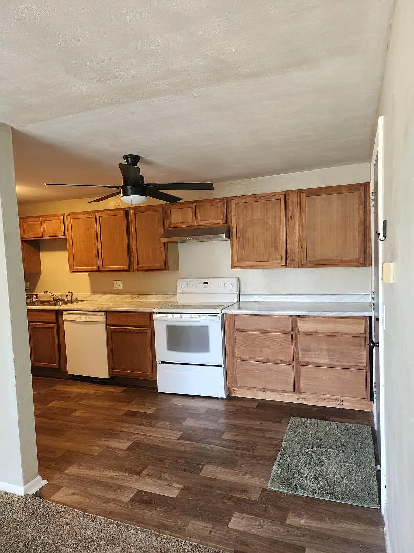 420 N. Cherrywood Ave - 5 — Photo 2