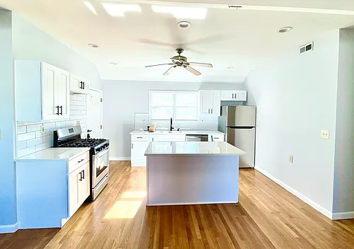 145 Surrey St #1 Photo 1