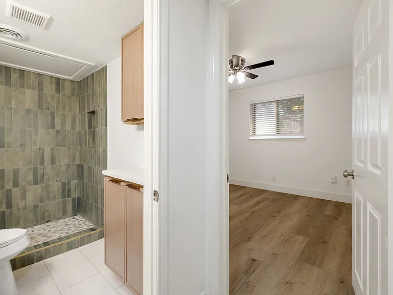 Carolina Apartments — Photo 13