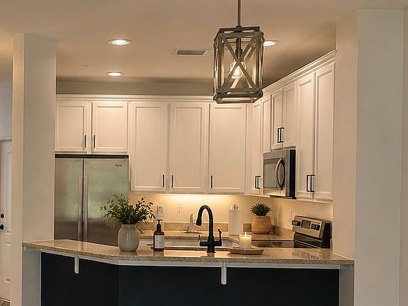 5th image of 13825 Daniels Landing Cir