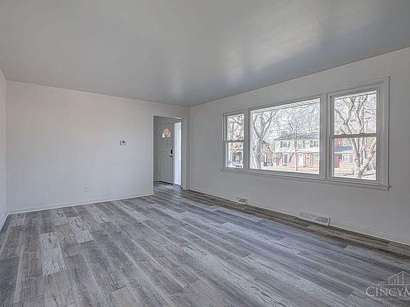 3rd image of 3553 Edgeview Dr