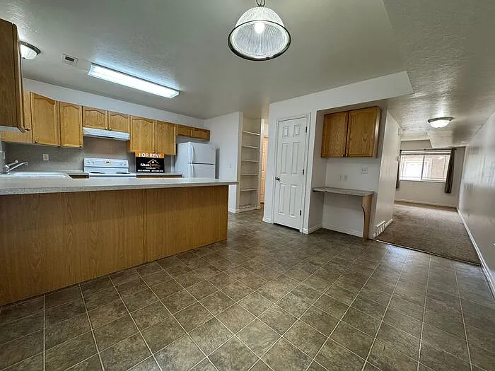 298 E 2350 N — Photo 7