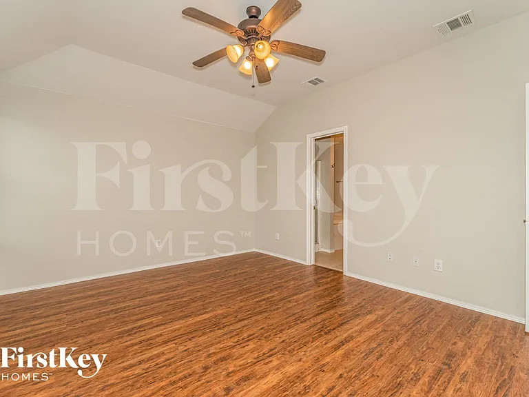 207 Amherst Dr — Photo 8