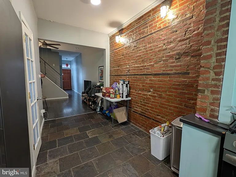 1130 Earl St — Photo 5