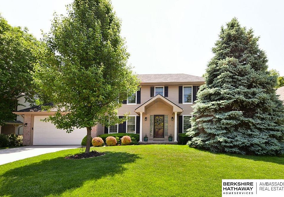 1st image of 2911 Blackhawk Dr