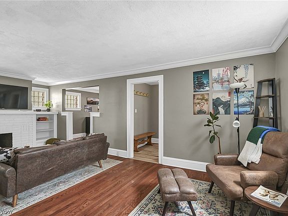 5th image of 3371 W 131st St
