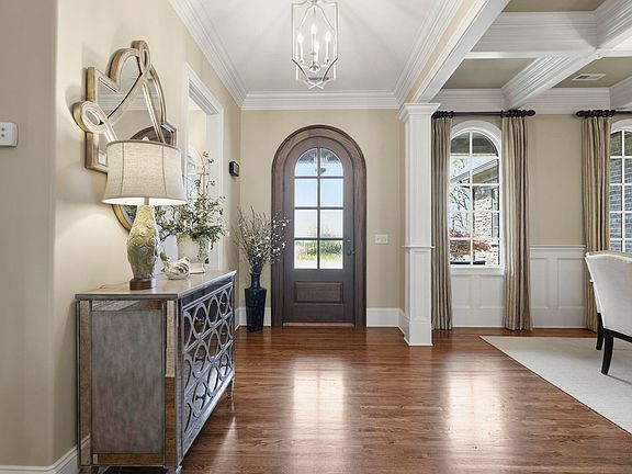 4th image of 6 Saranac Ln