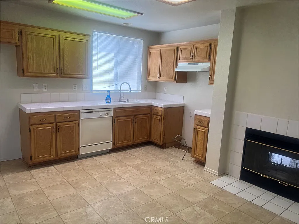 3 bed, 1280 sqft, $2,450 — Photo 4