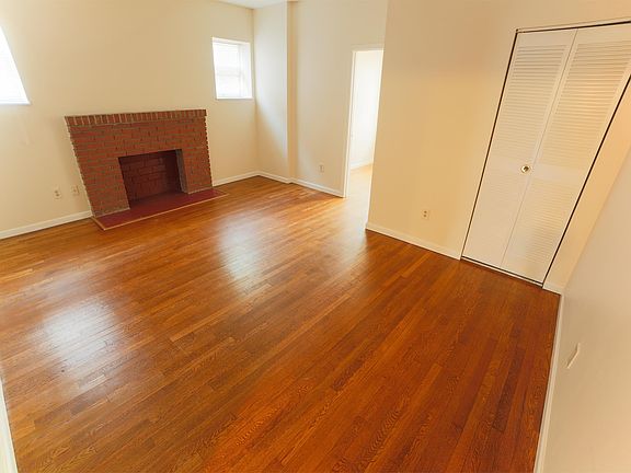 3rd image of 5578 Pershing Ave APT 22