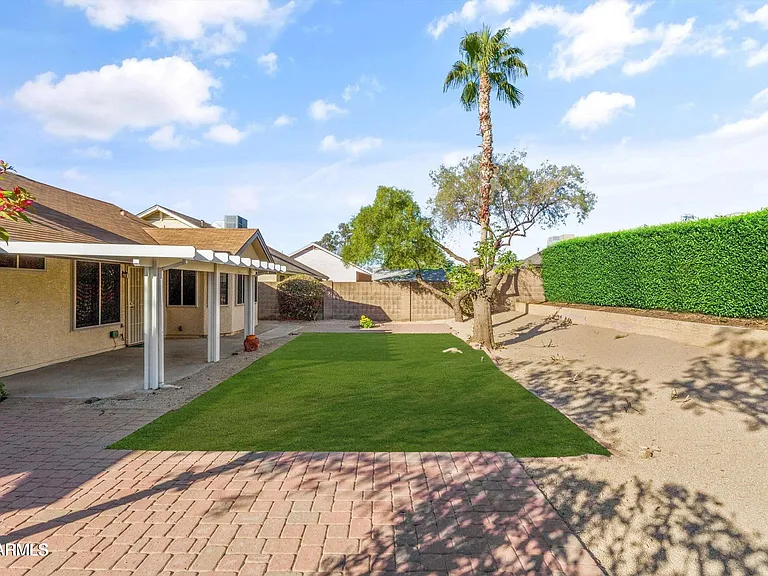 2735 N Diego Cir — Photo 34
