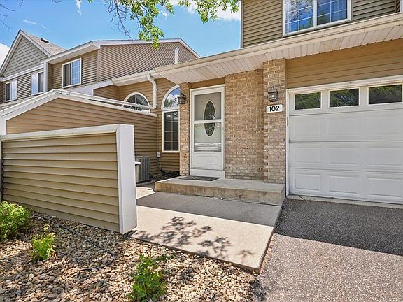 2nd image of 102 Primrose Ct