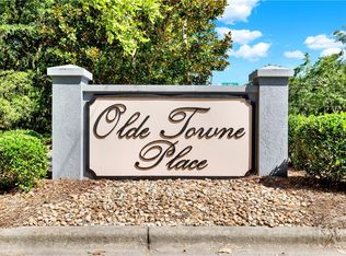 19 Olde Towne Place Dr, Savannah, GA 31410
