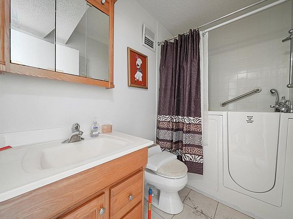 4th image of 5471 S Hyde Park Blvd APT 6A