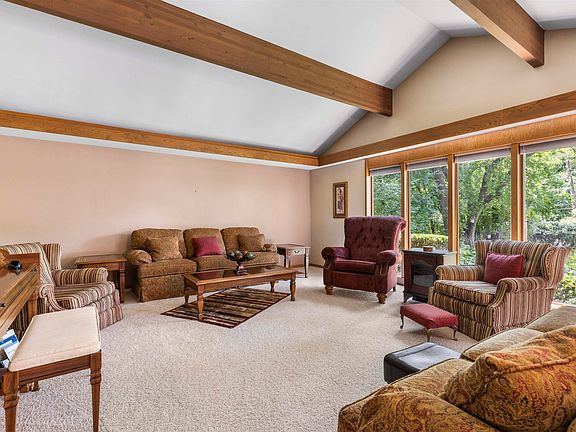 2nd image of 2028 Hawthorne Dr