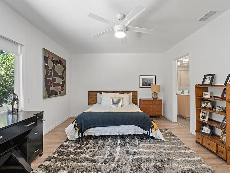 18 Primary Bedroom