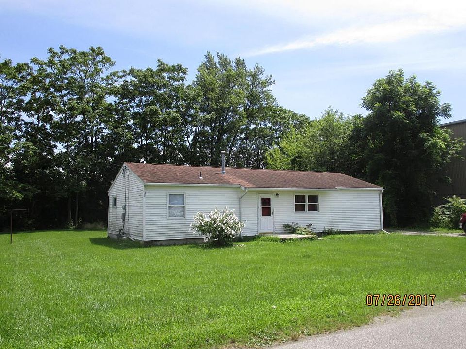 1st image of 136 Lawrence Ave