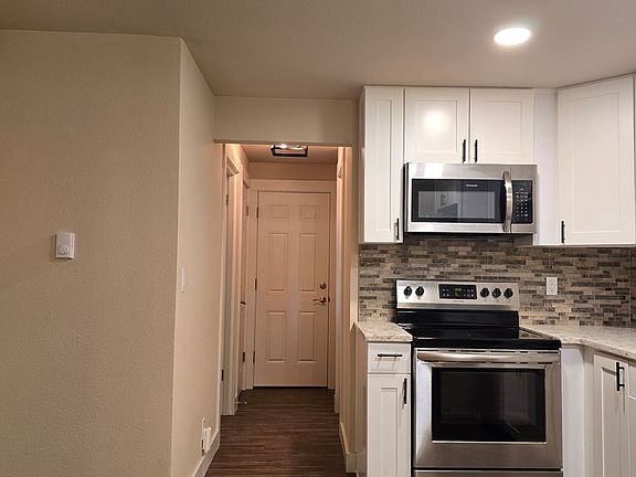 5th image of 3108 Grandview St #8