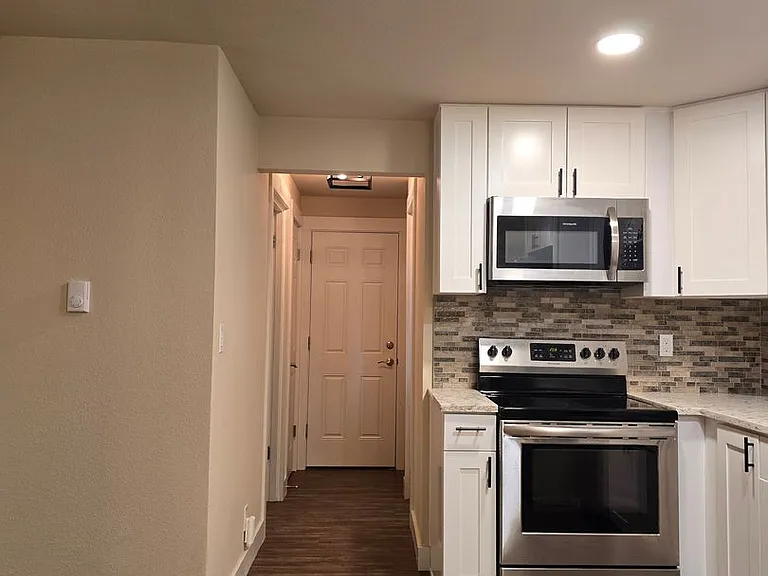 The Grandview Lower — Photo 6
