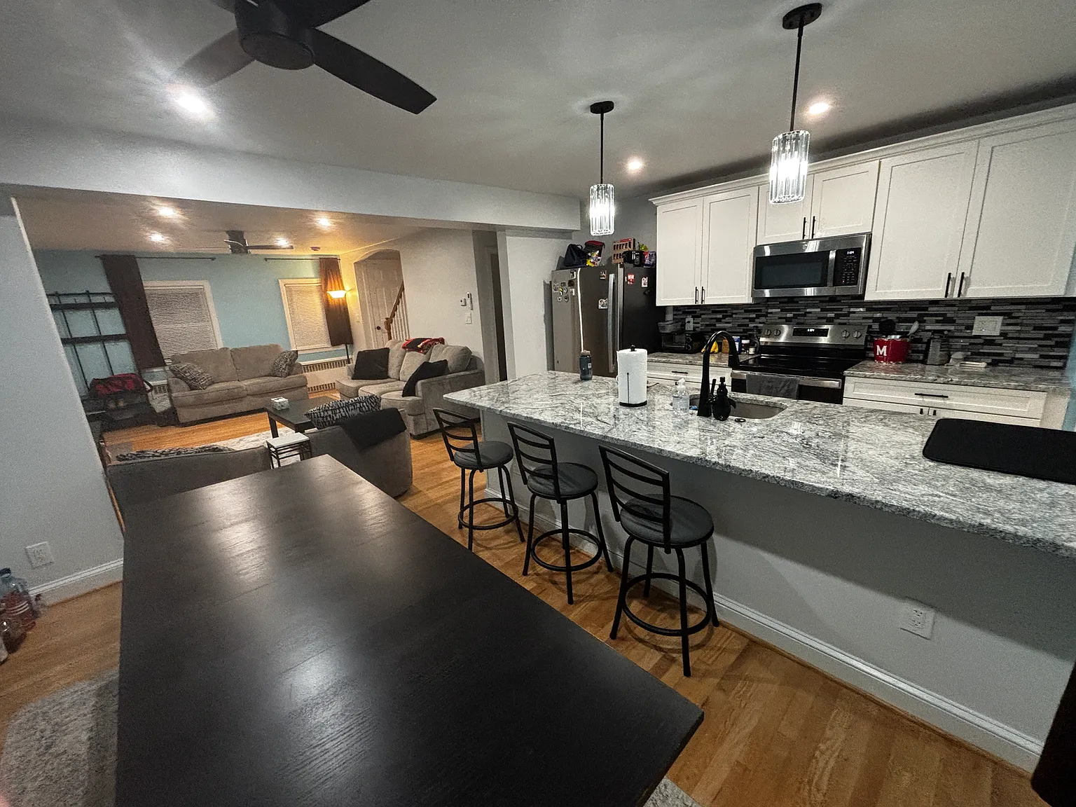3 bed, 1116 sqft, $1,900 — Photo 3