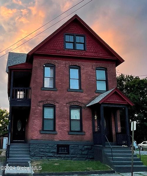 4th image of 2 Clinton Street