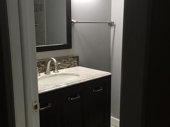 5th image of 543 Katherine Ave