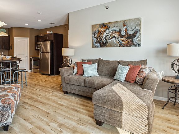 4th image of 800 12th Ave NE #352