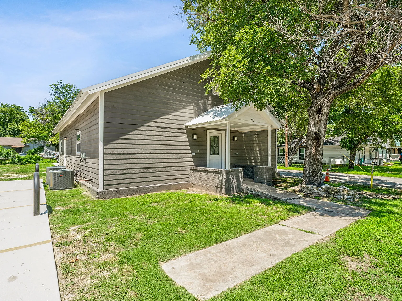 2 bed, $1,200 — Photo 3