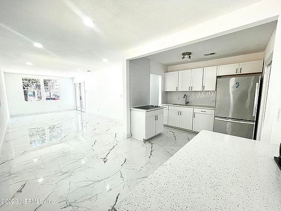 4th image of 2124 WESTCOTT Street