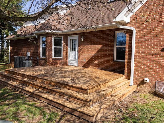 3rd image of 410 Brook Ct