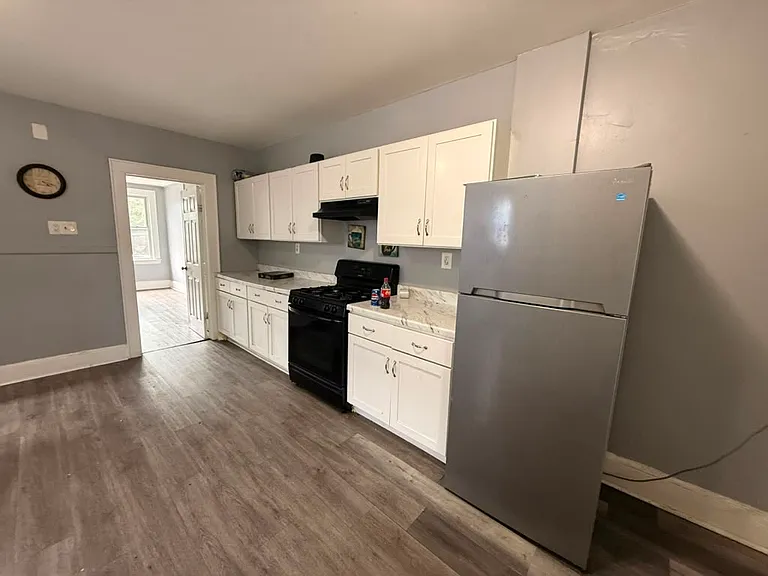 558 Lyons Ave #1L — Photo 3
