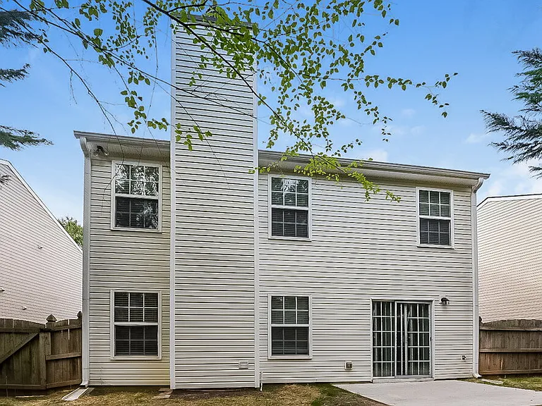 2495 Mayfair Dr — Photo 17