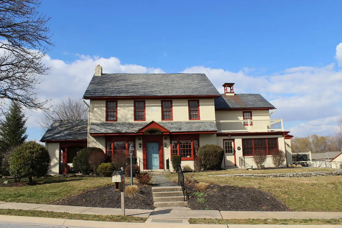 1631 Leona Ave photo 1