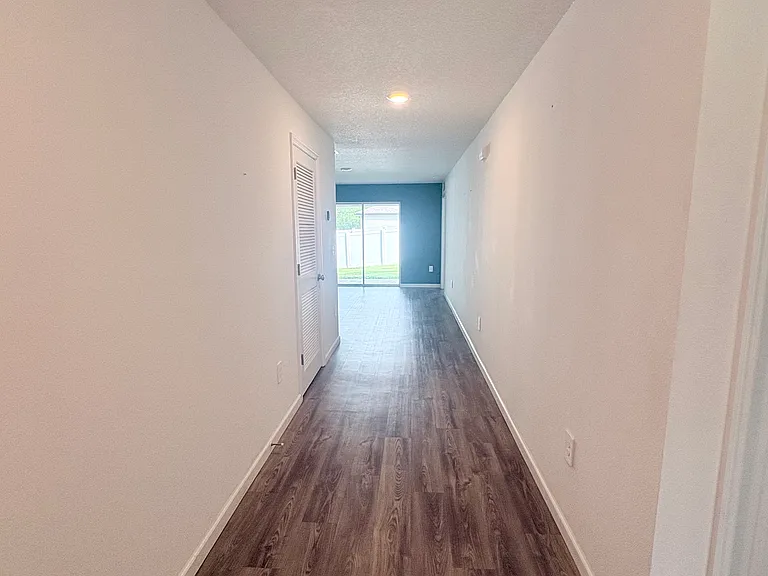 7162 N Glenridge Cir — Photo 6