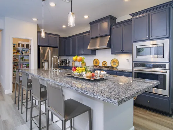 484 Pinehurst St, Manteca, CA 95336