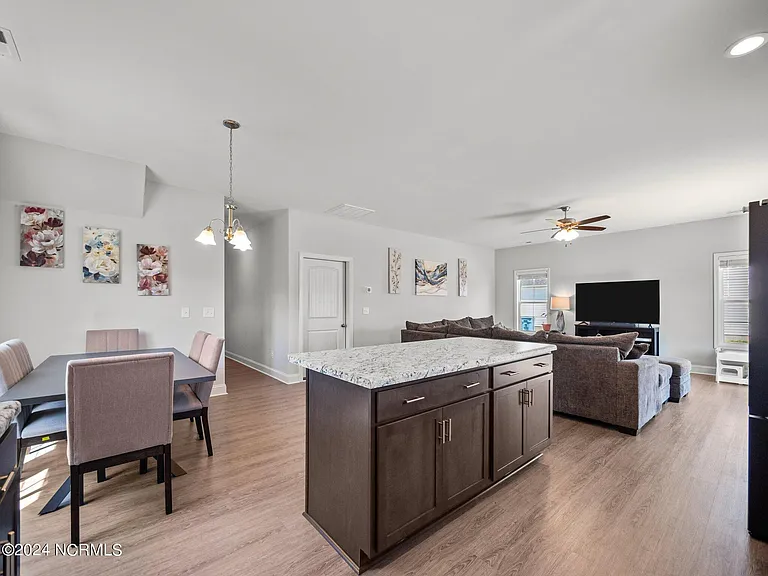 516 Poults Dr — Photo 6