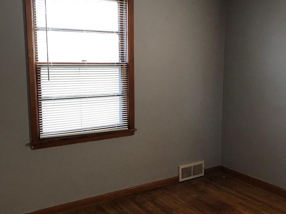 2nd image of 3320 25th St NE