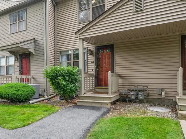 207 Pinewood Dr, Smithfield, RI 02917