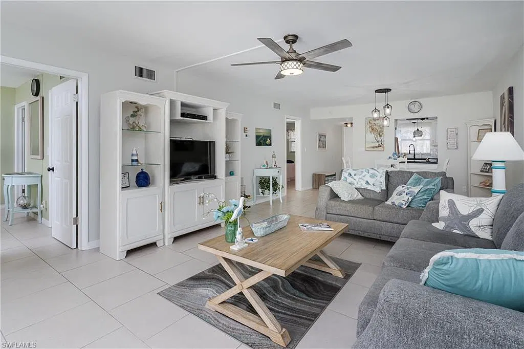 2 bed, 2.0 bath, 1071 sqft, $3,000 — Photo 3