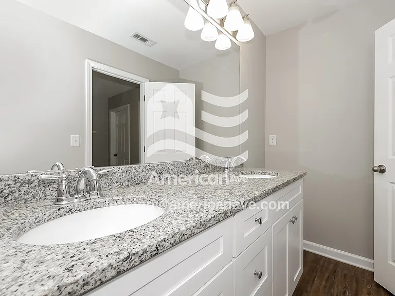 1139029_011_wm_-_main_bathroom_13244022.jpg
