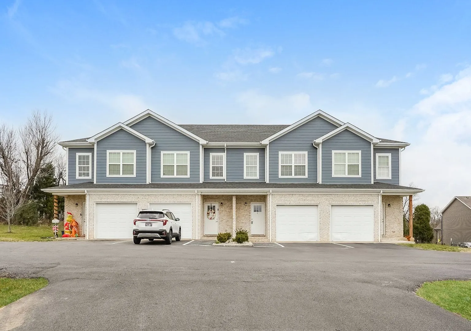 216 Moss View — Photo 2