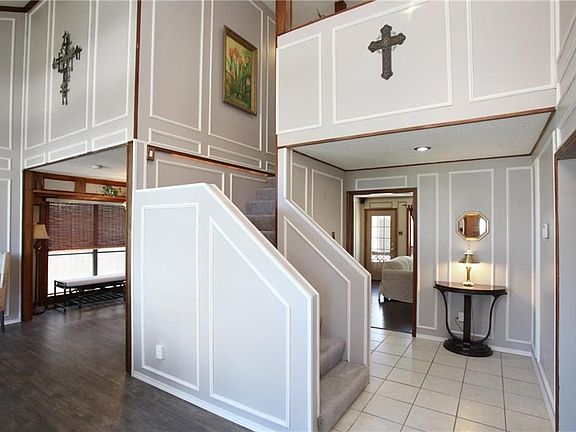 Entry and Formal area with soaring ceiling