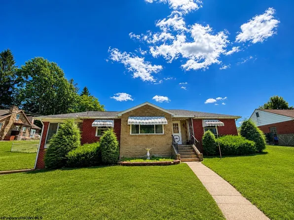 106 Cordelia Ave, Fairmont, WV 26554