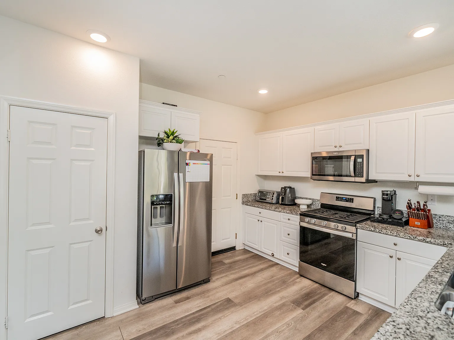 3 bed, 1719 sqft, $4,600 — Photo 3