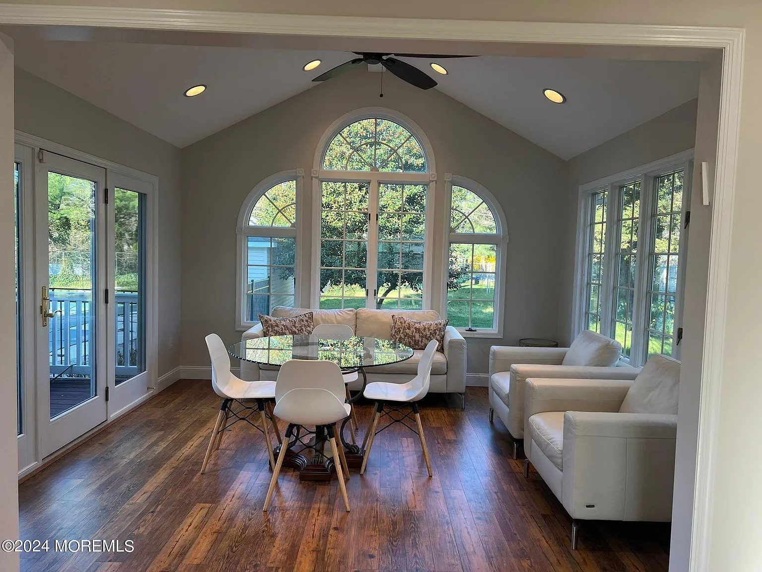 4 bed, 2.5 bath, 2650 sqft, $4,500 — Photo 3