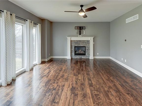 5th image of 5718 N Overland Dr