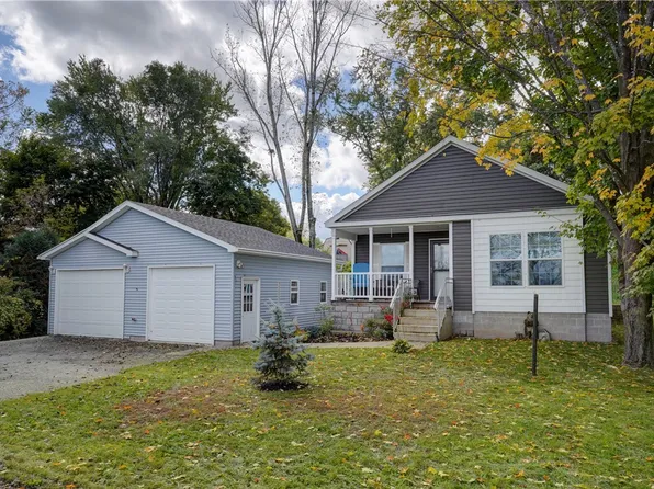 12 Gwyn Ln W, Bloomfield, NY 14469