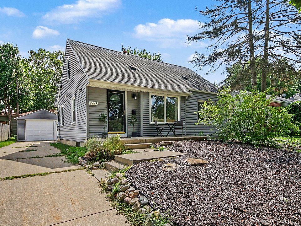 1st image of 2738 Richards Dr SE